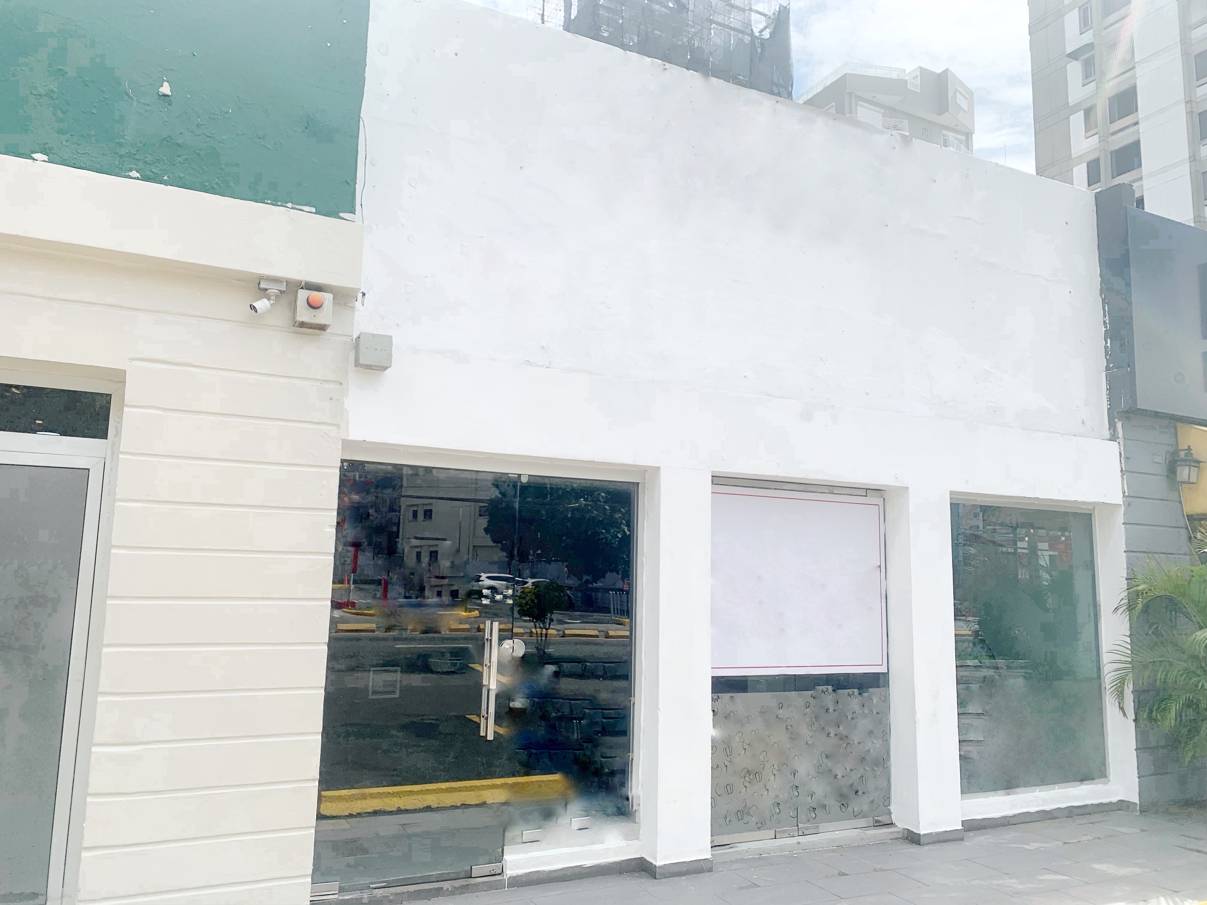oficinas y locales comerciales - Local en Naco primer nivel 3