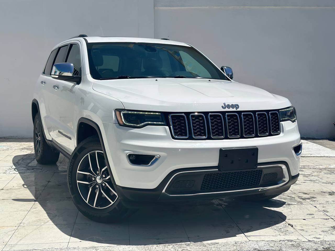 jeepetas y camionetas - JEEP GRAND CHEROKEE LLIMITED PANORAMICO 2018CLEAN CARFAX