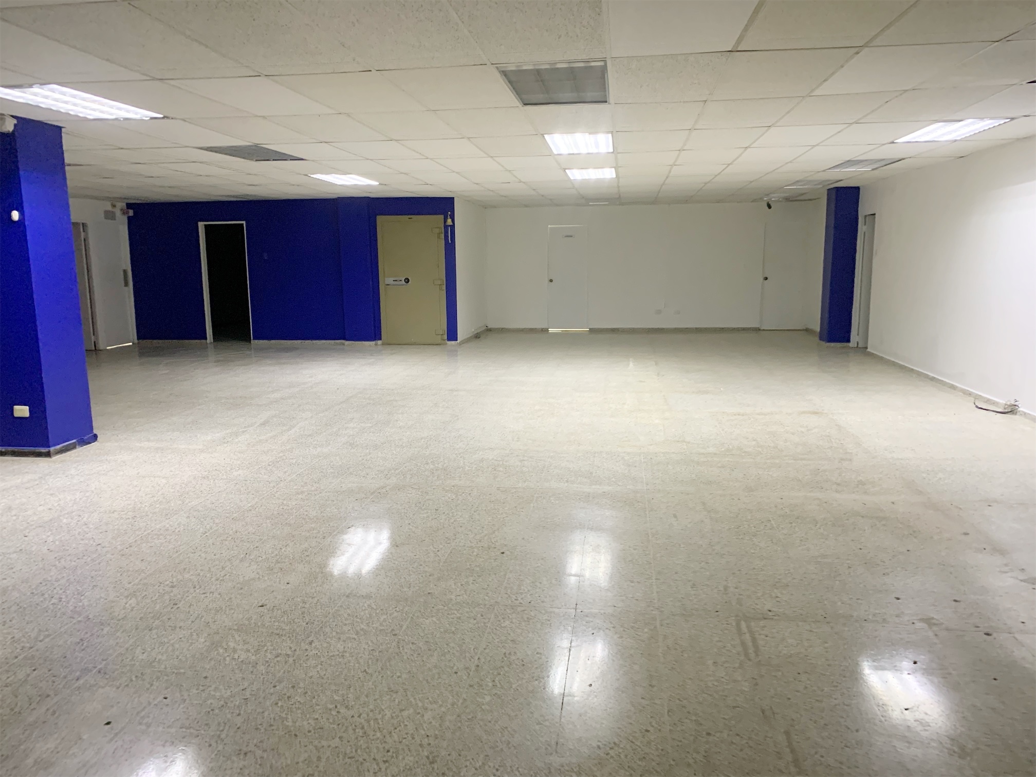 oficinas y locales comerciales - Local amplio y céntrico Esperilla 5
