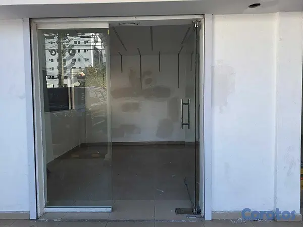 oficinas y locales comerciales - Local u oficina en Romulo Betancourt entre Caonabo 7