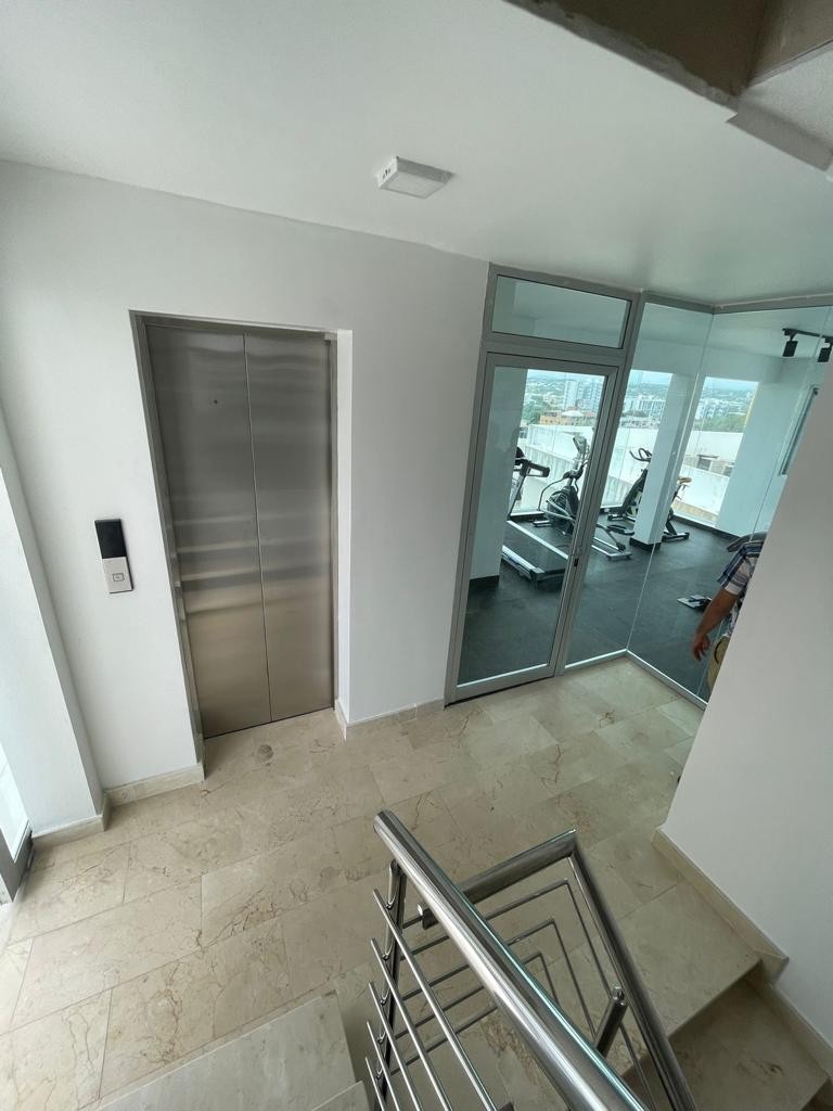apartamentos - Apartamento 6to Nivel con Ascensor en La Rinconada  2