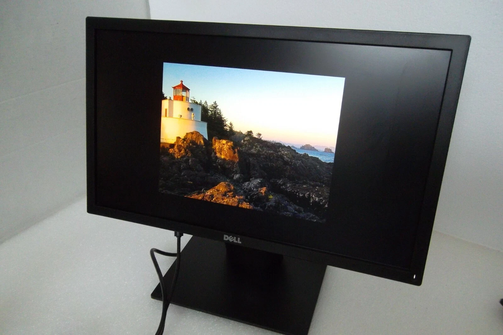 computadoras y laptops - Monitor DELL 22 pulgada Modelo E2216HF 4