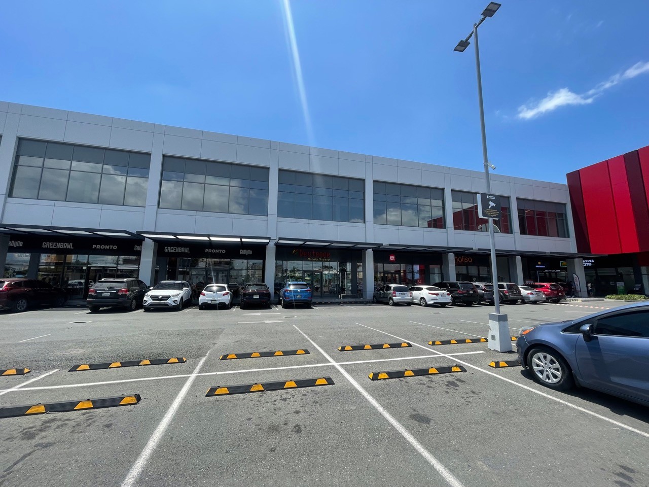 oficinas y locales comerciales - Locales Comerciales en metro Plaza San Isidro dese 138 metros  4