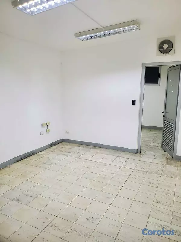 oficinas y locales comerciales - Alquiler Amplio Local Comercial Ubicado en Gazcue, Santo Domingo 6