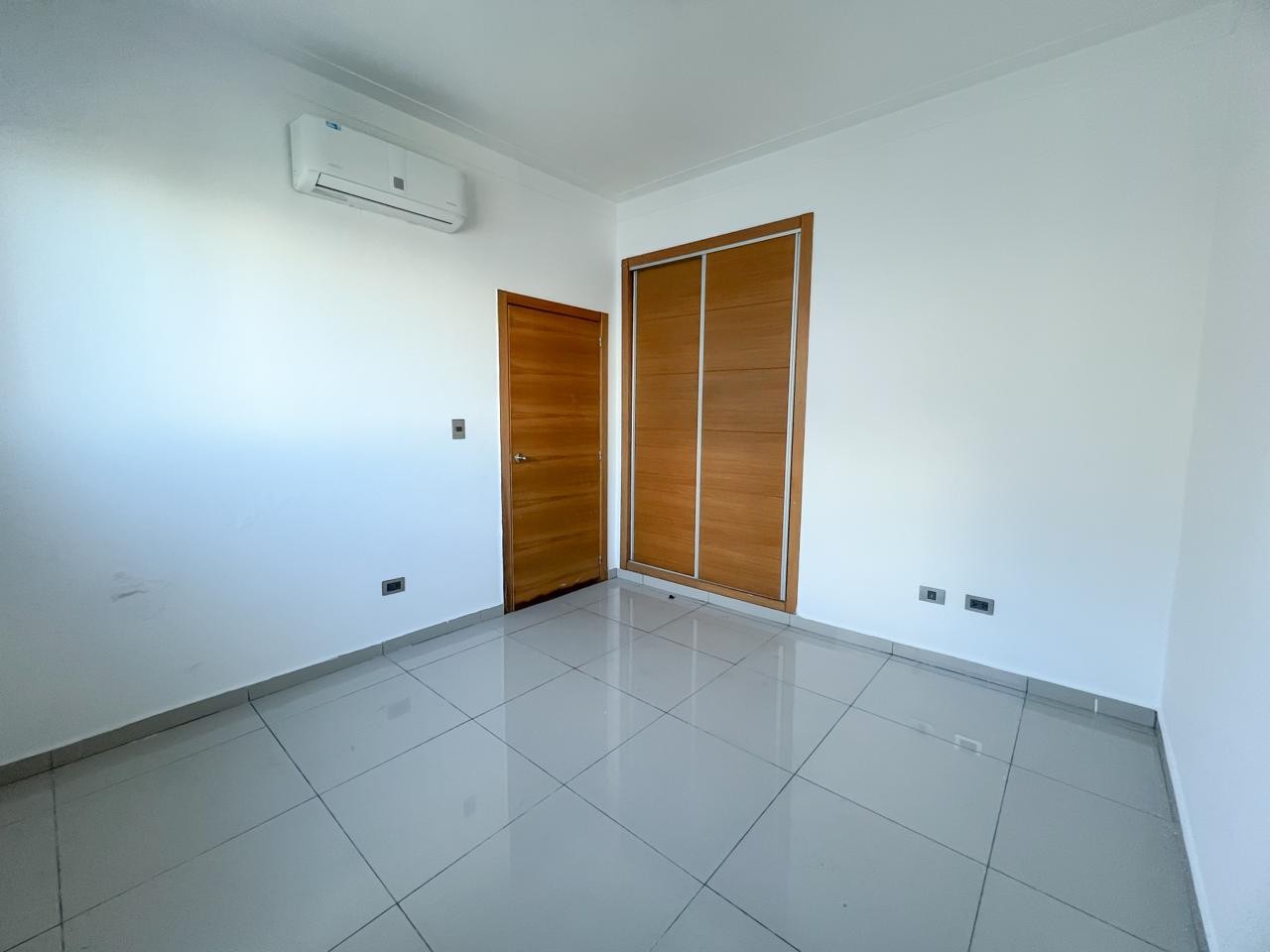 apartamentos - Vendo Amplio y Cómodo Apartamento en Serrallés, 4to. NivelÁrea total: 175.06  7