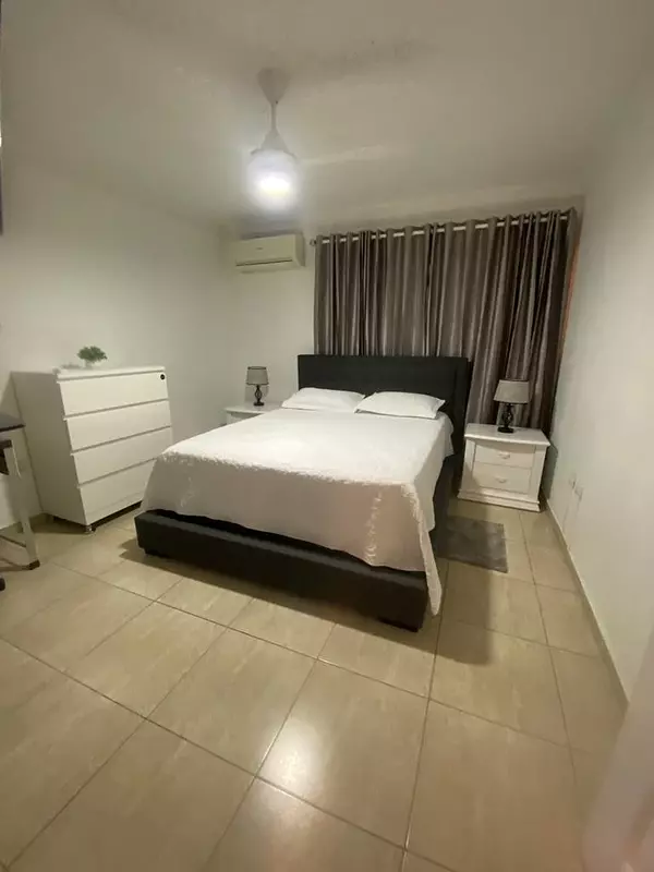 apartamentos - Sector Gazcue 
Entre Bolivar y Pasteur.. muy céntrico .
1 Hab 
1 1/2 baño 
1er n 2