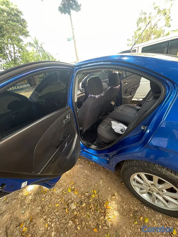 carros - Carro Chevrolet Sonic 2018 15