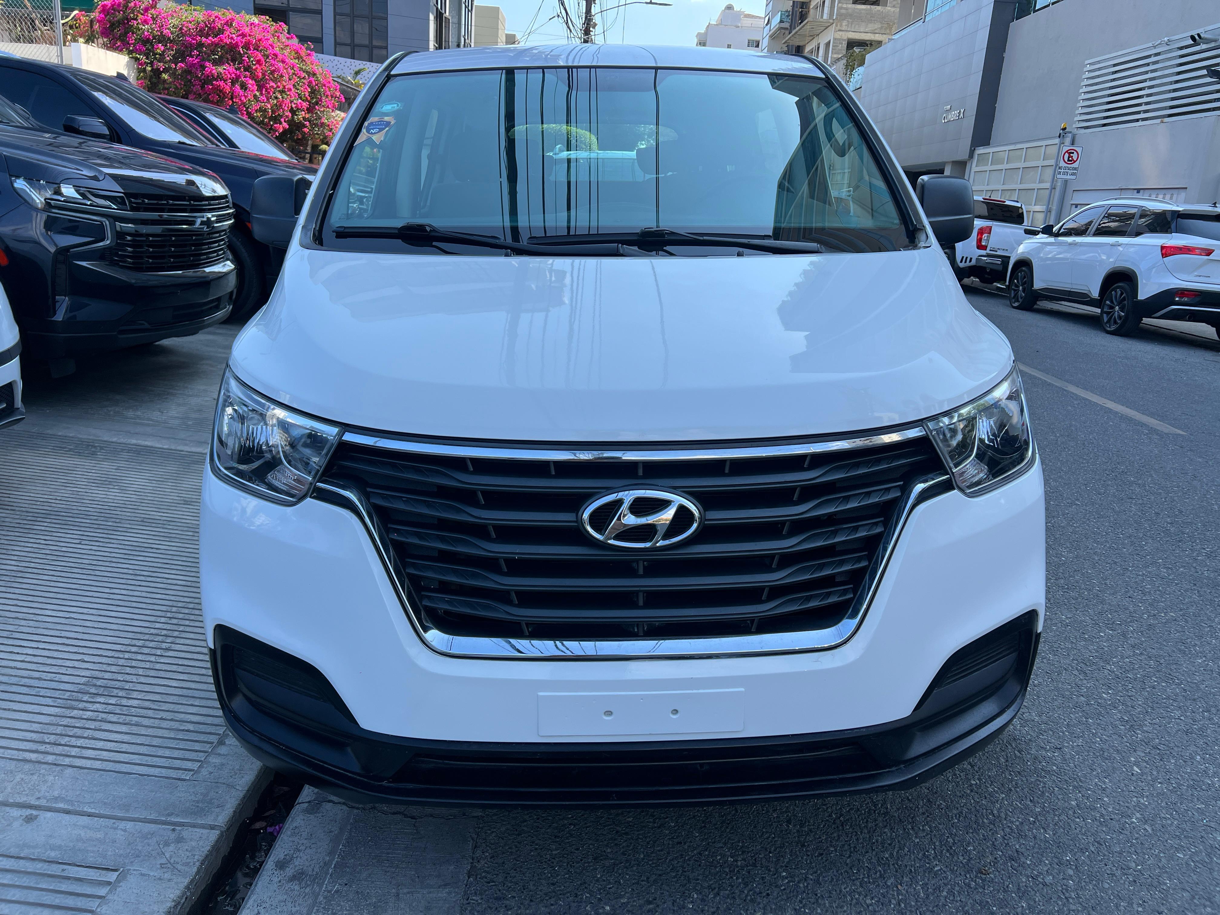 jeepetas y camionetas - HYUNDAI H1 2020 COMO NUEVA 1