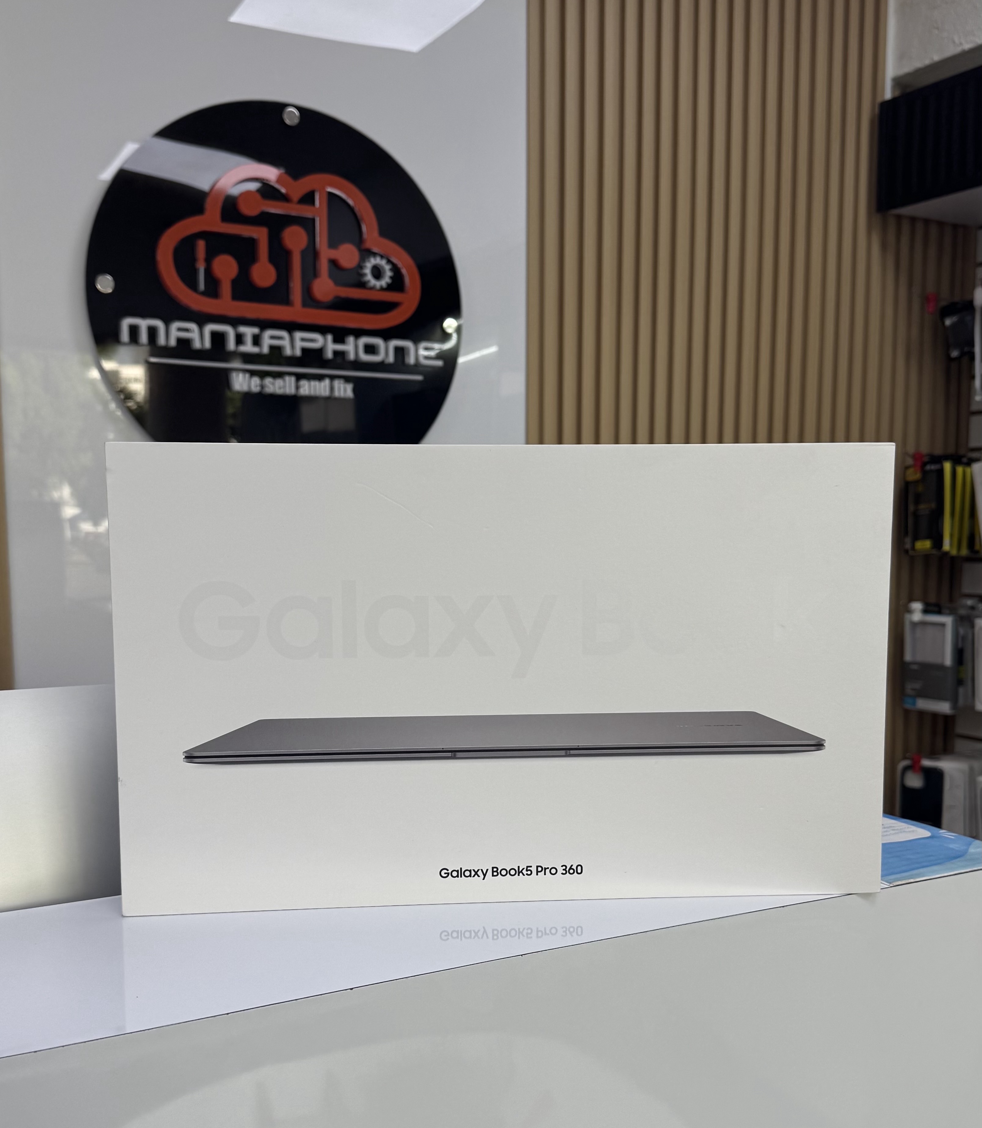 computadoras y laptops - Samsung Galaxy Book5 Pro 360 16” 16GB RAM & 1TB SSD Gray Nueva Sellada  1