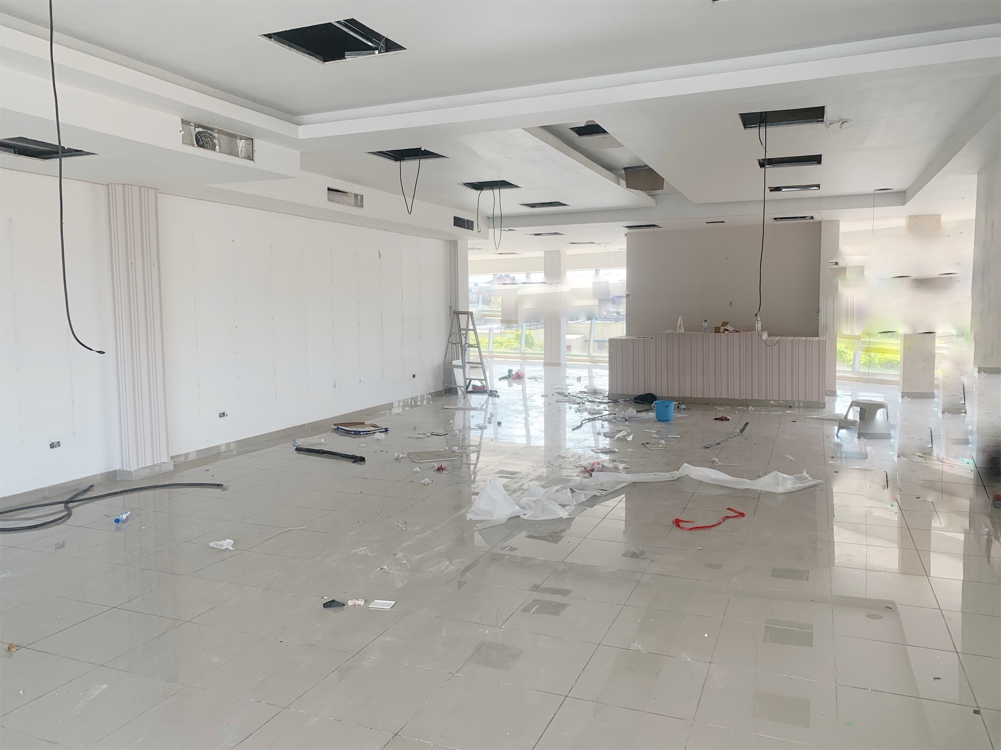 oficinas y locales comerciales - Local con espacio abierto amplio 2