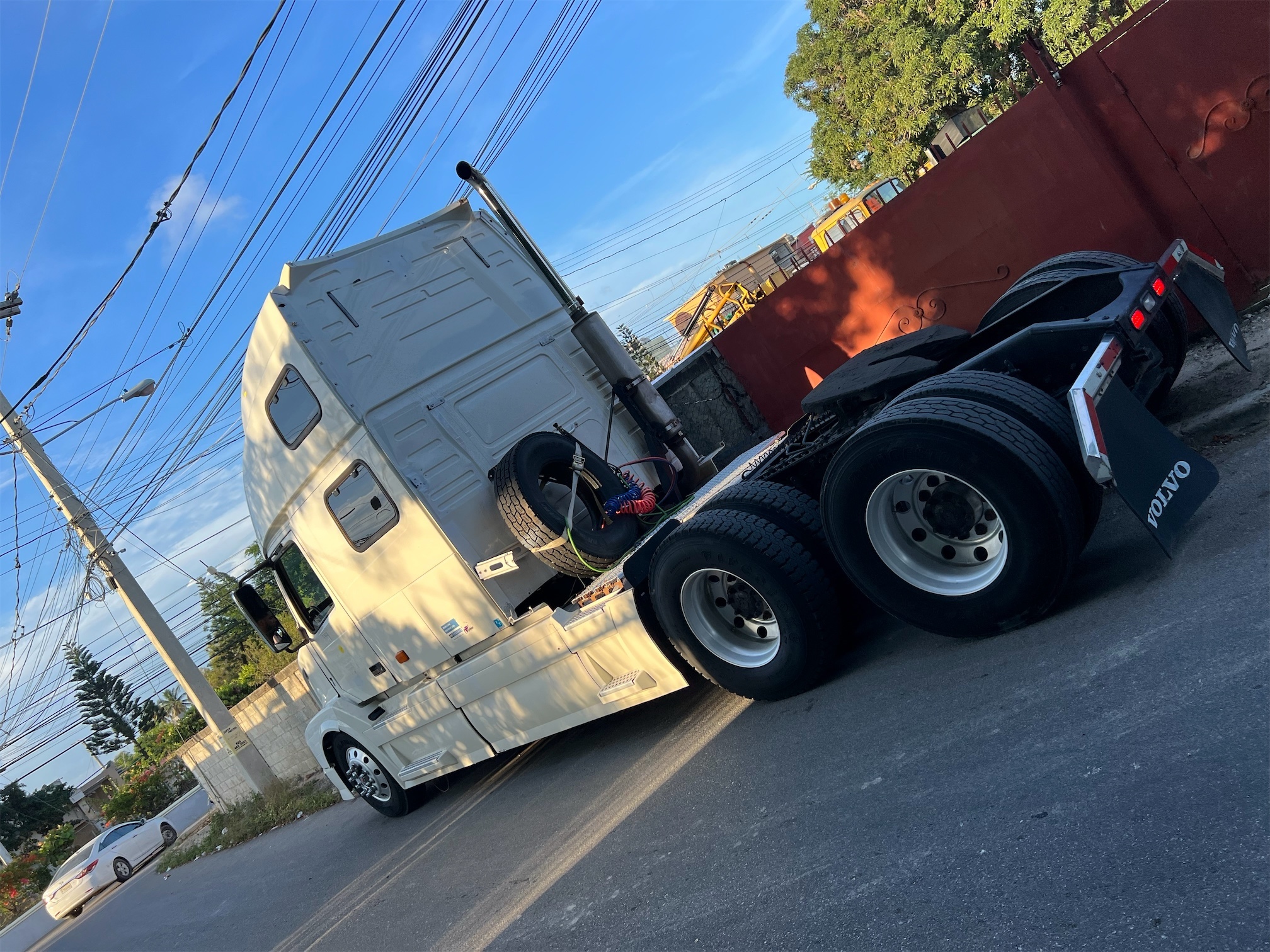 camiones y vehiculos pesados - Camión Volvo con camarote  8