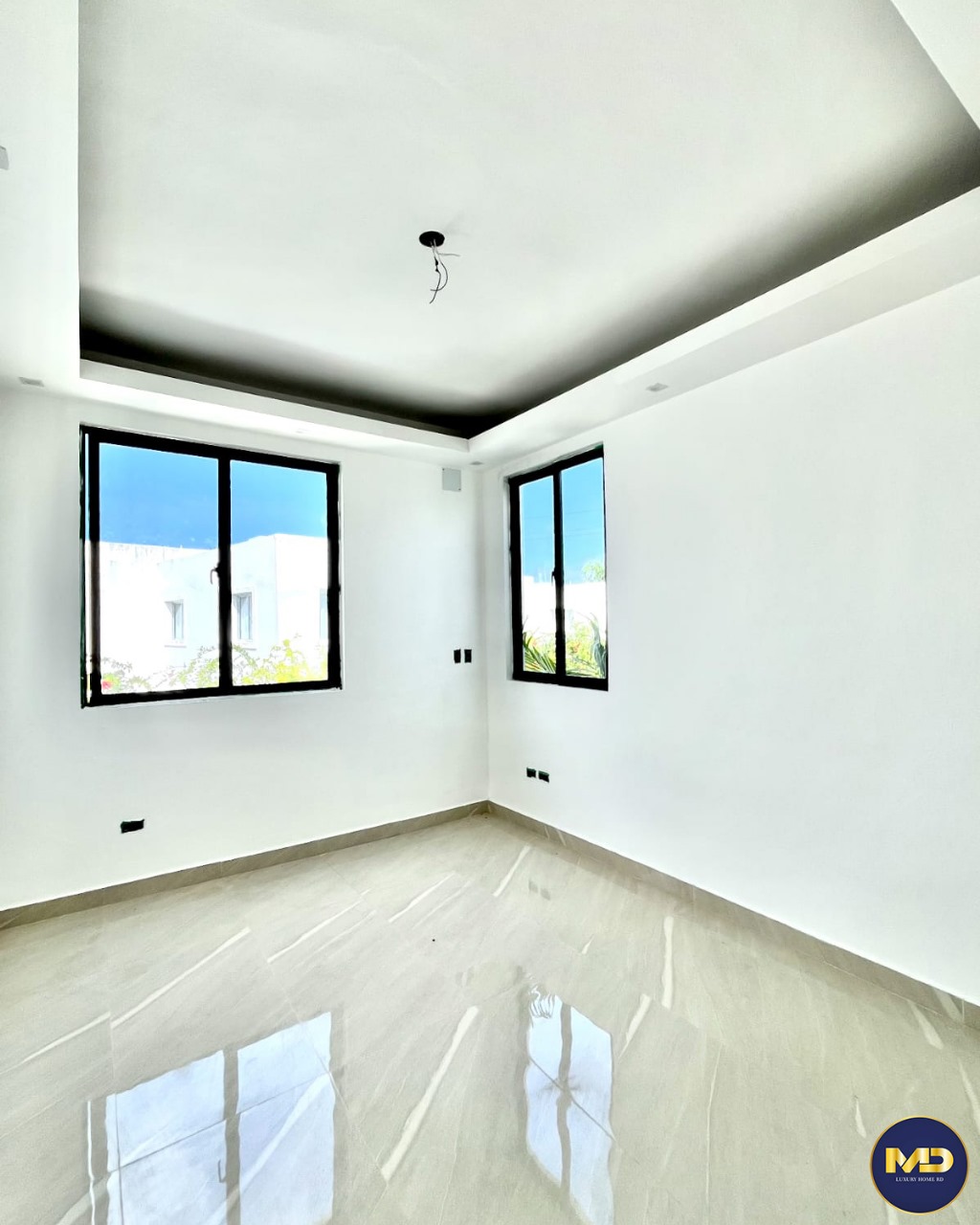 casas - Hermosa Villa con piscina y balcón ubicada en Los Pinos  7