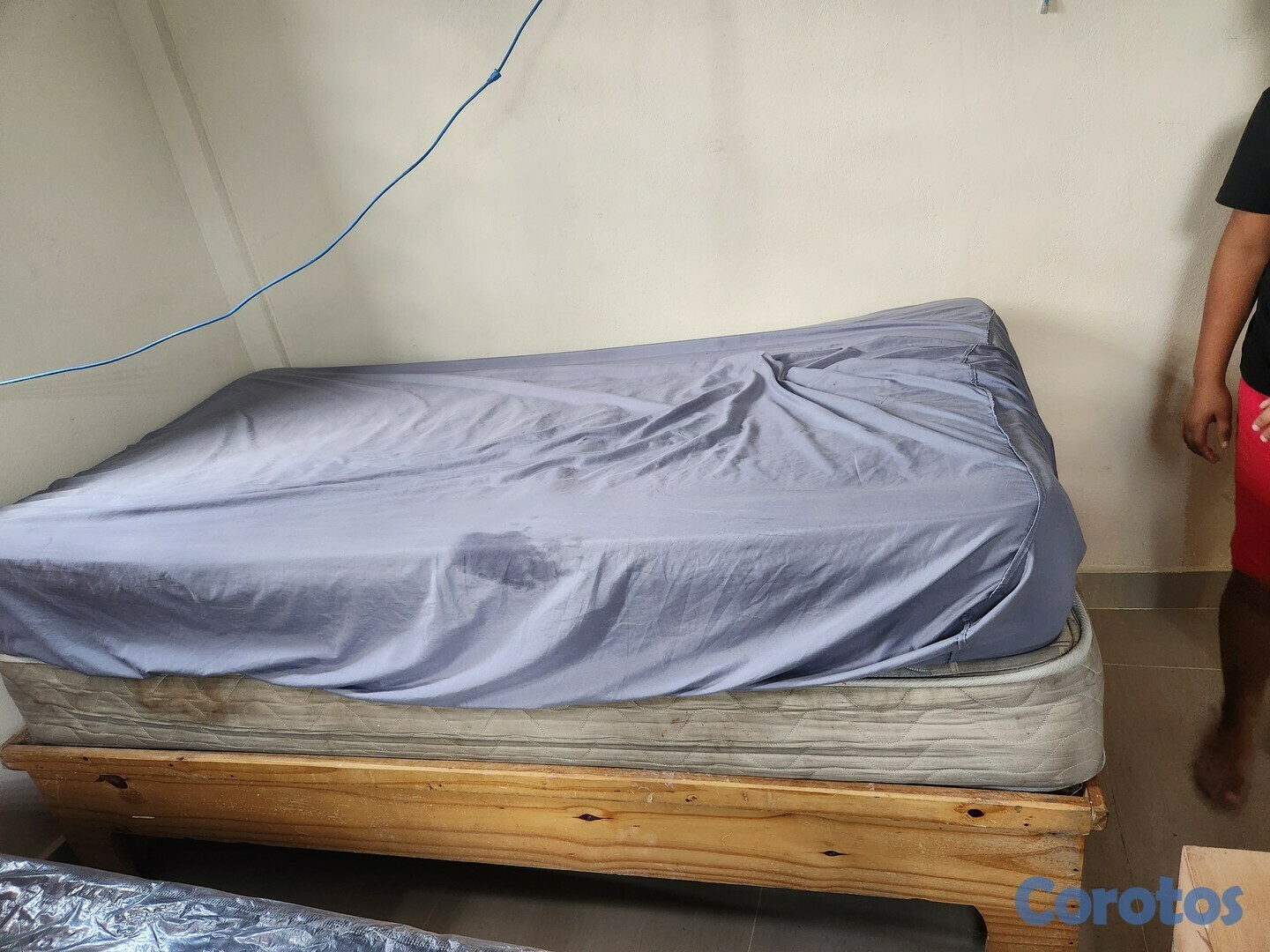 muebles y colchones - Cama de 1/2 plaza usada como nueva con su base. 2