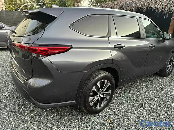 jeepetas y camionetas - Toyota higlander xle 2024 3