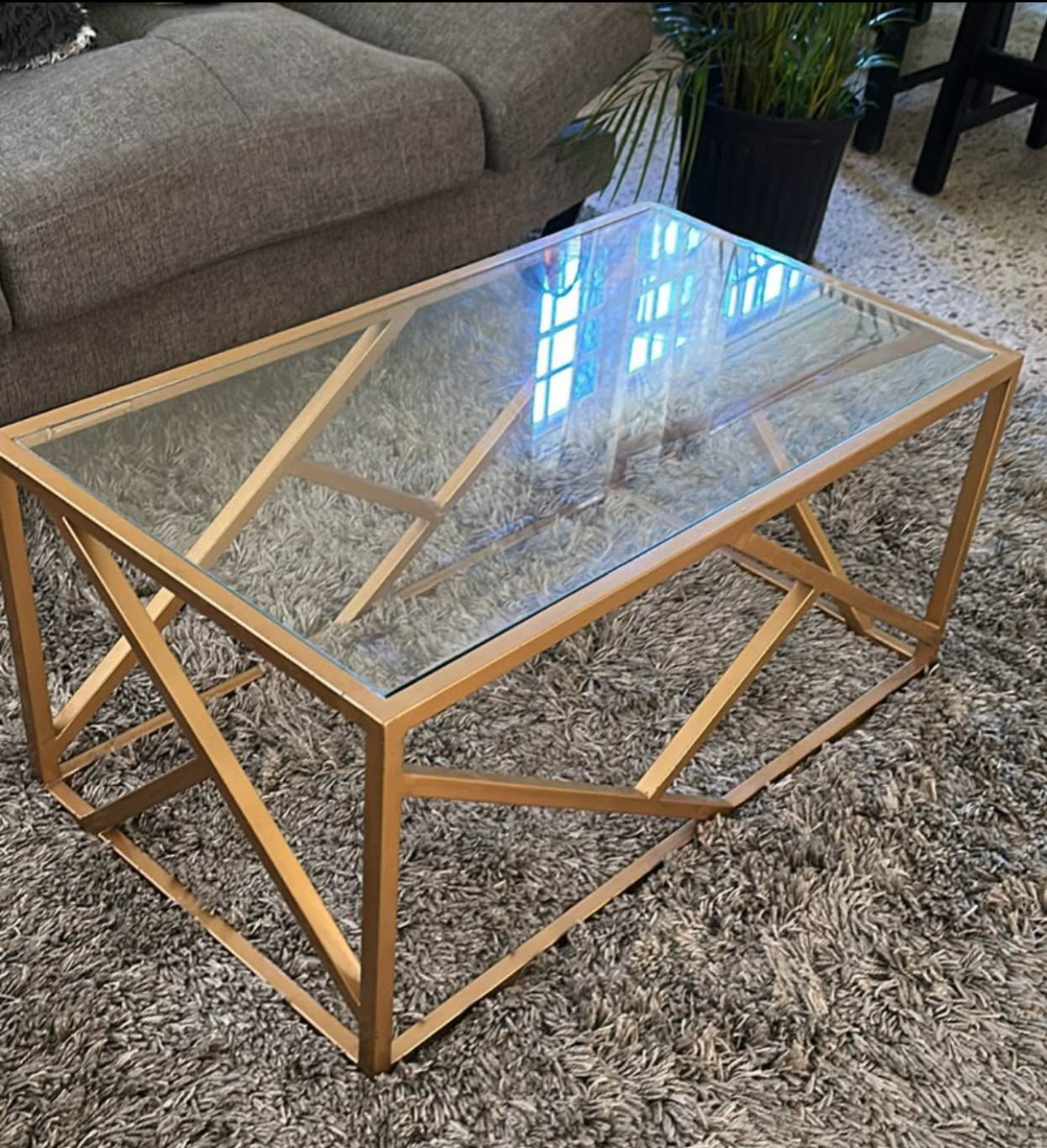 decoración y accesorios - JUEGO DE REPISA Y MESA COLOR DORADO USADAS EXCELENTE ESTADO