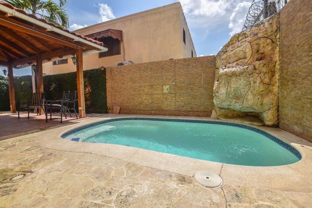 casas - venta de casa con piscina en Arroyo Hondo Santo Domingo República Dominicana  2