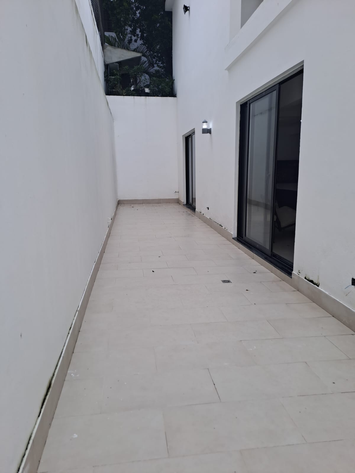 oficinas y locales comerciales - Alquilo local 1er piso 330 mts  en Naco 4