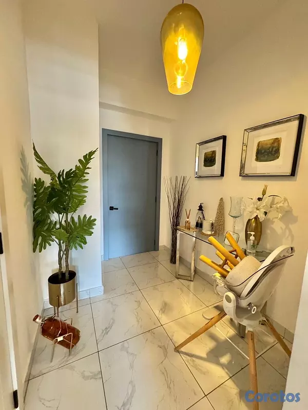 apartamentos - vendo Evaristo Morales tercer nivel tres habitaciones 2.5 baños dos parqueo  4