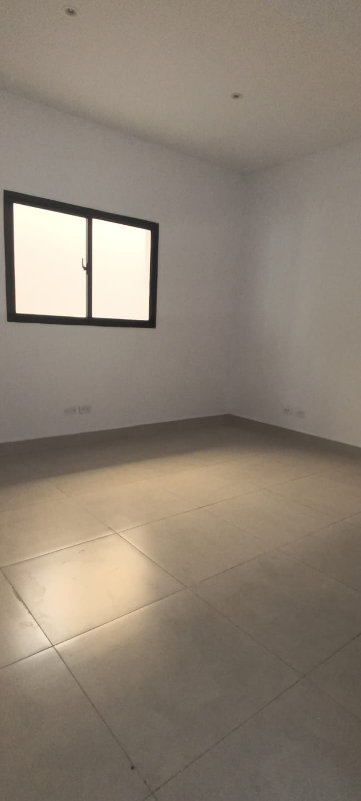 oficinas y locales comerciales - Local en primer nivel en La Julia 103m2 con Terraz 8