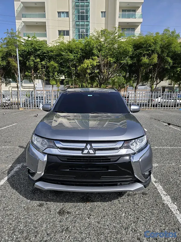 jeepetas y camionetas - Mitsubishi outlander  2