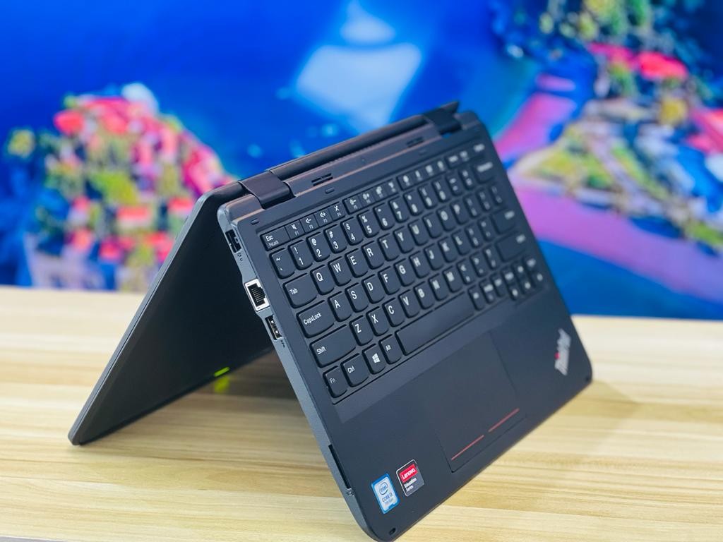 computadoras y laptops - Laptop Lenovo yoga 11e touch core i3 7ma gen 2.40GHz 8GB ram 3