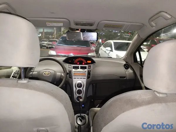 carros - Toyota Vitz 2010 8