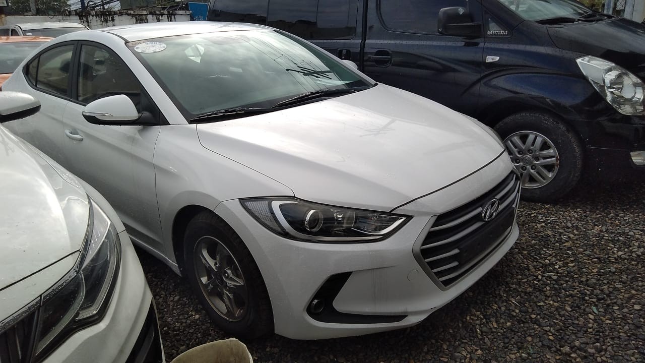 carros - HYUNDAI AVANTE 2018 BLANCO 1