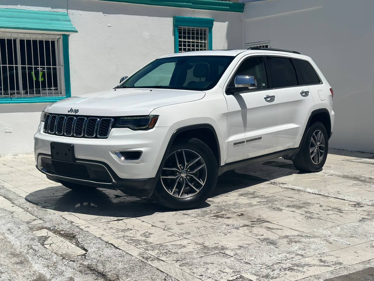 jeepetas y camionetas - JEEP GRAND CHEROKEE LLIMITED PANORAMICO 2018CLEAN CARFAX 2