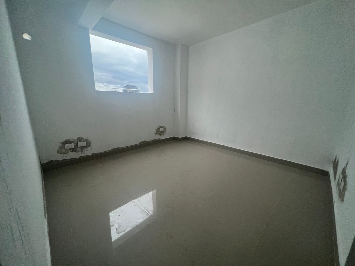 apartamentos -  SE VENDE  Avenida independencia Miramar 4