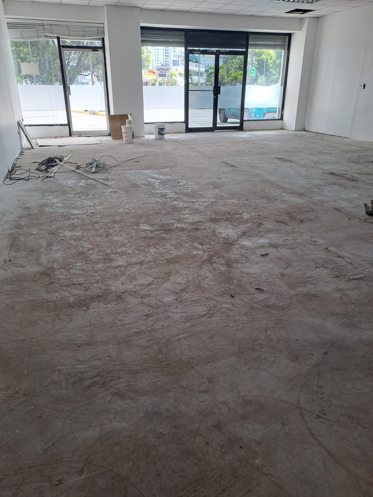 oficinas y locales comerciales - Alquilo Local 1er piso 136 mts en Naco  3