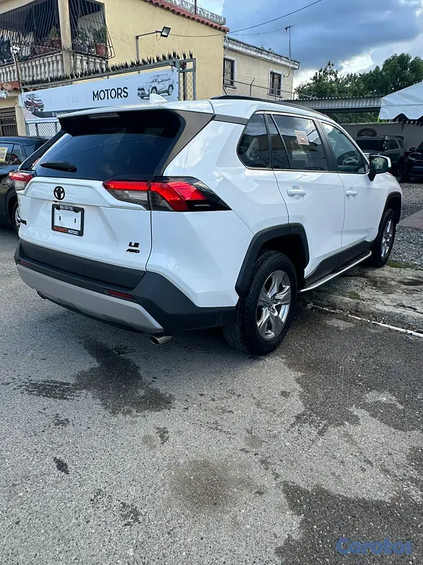 jeepetas y camionetas - Toyota Rav4 LE AWD 2020 4