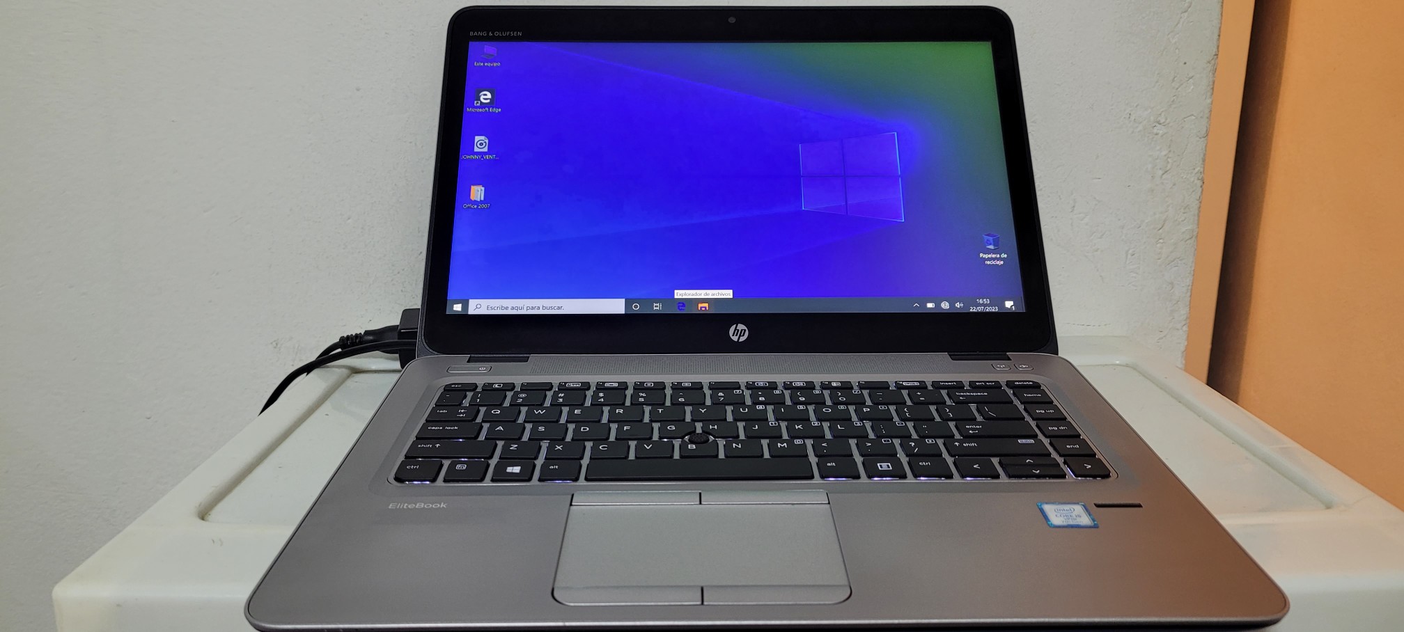 computadoras y laptops - Laptop hp Touch 14 Pulg Core i5 7ma Ram 8gb ddr4 Disco 128gb SSD Y 320gb full