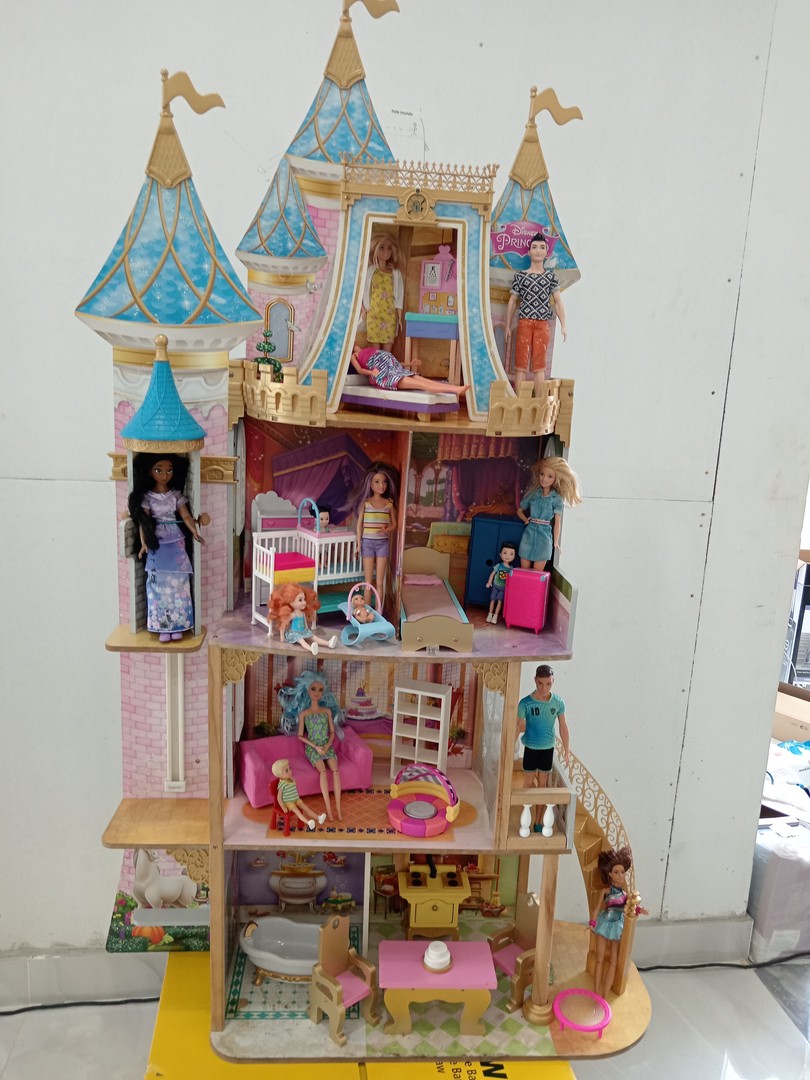 juguetes - Castillo de princesas con sus accesorios, y muñecas barbie se vende por separado 2