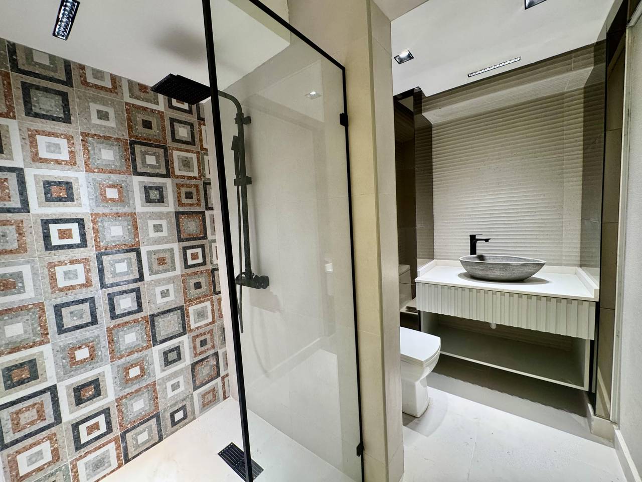 apartamentos - Vendo hermoso y moderno penthouse remodelado 5 hab 8
