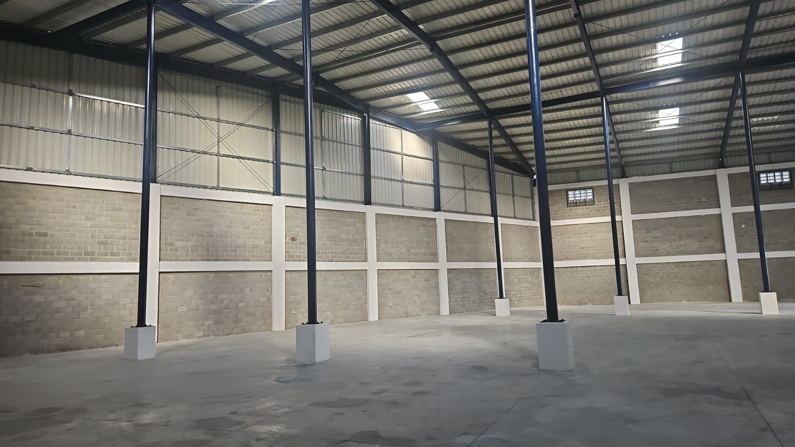 oficinas y locales comerciales - Alquilo Nave 1,265 mts proximo al km 13 aut Duarte 0