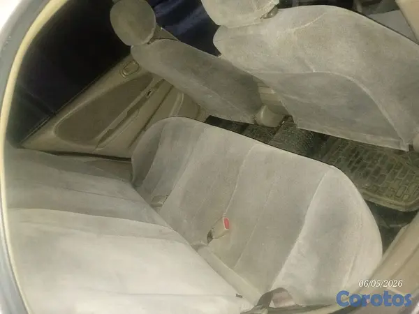 carros - sevende toyota corolla 2001  $145 6