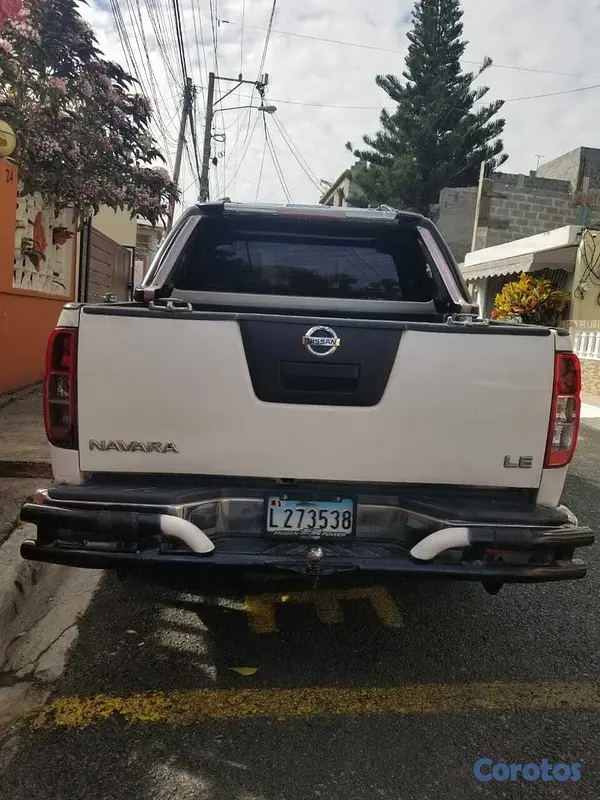 jeepetas y camionetas - Camioneta Nissan Navara 2009 4