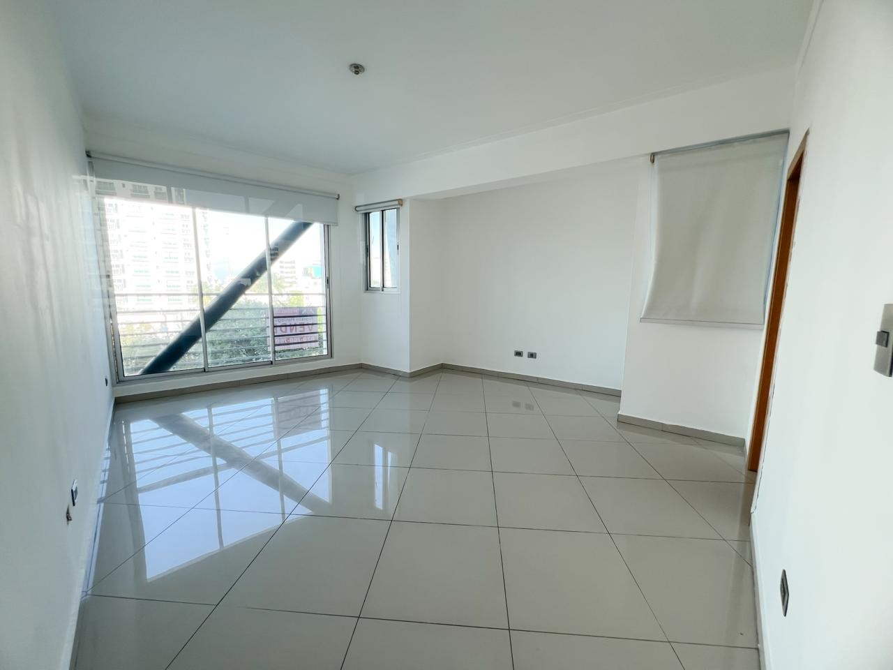 apartamentos - Vendo Amplio y Cómodo Apartamento en Serrallés, 4to. NivelÁrea total: 175.06  9