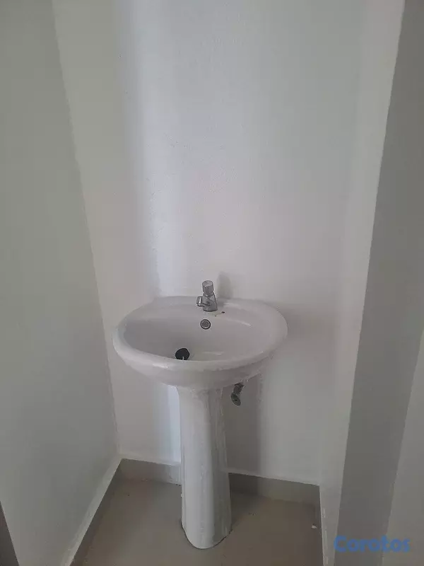 oficinas y locales comerciales - Alquilo Local 2do piso 30 mts en Ens. Julieta  2