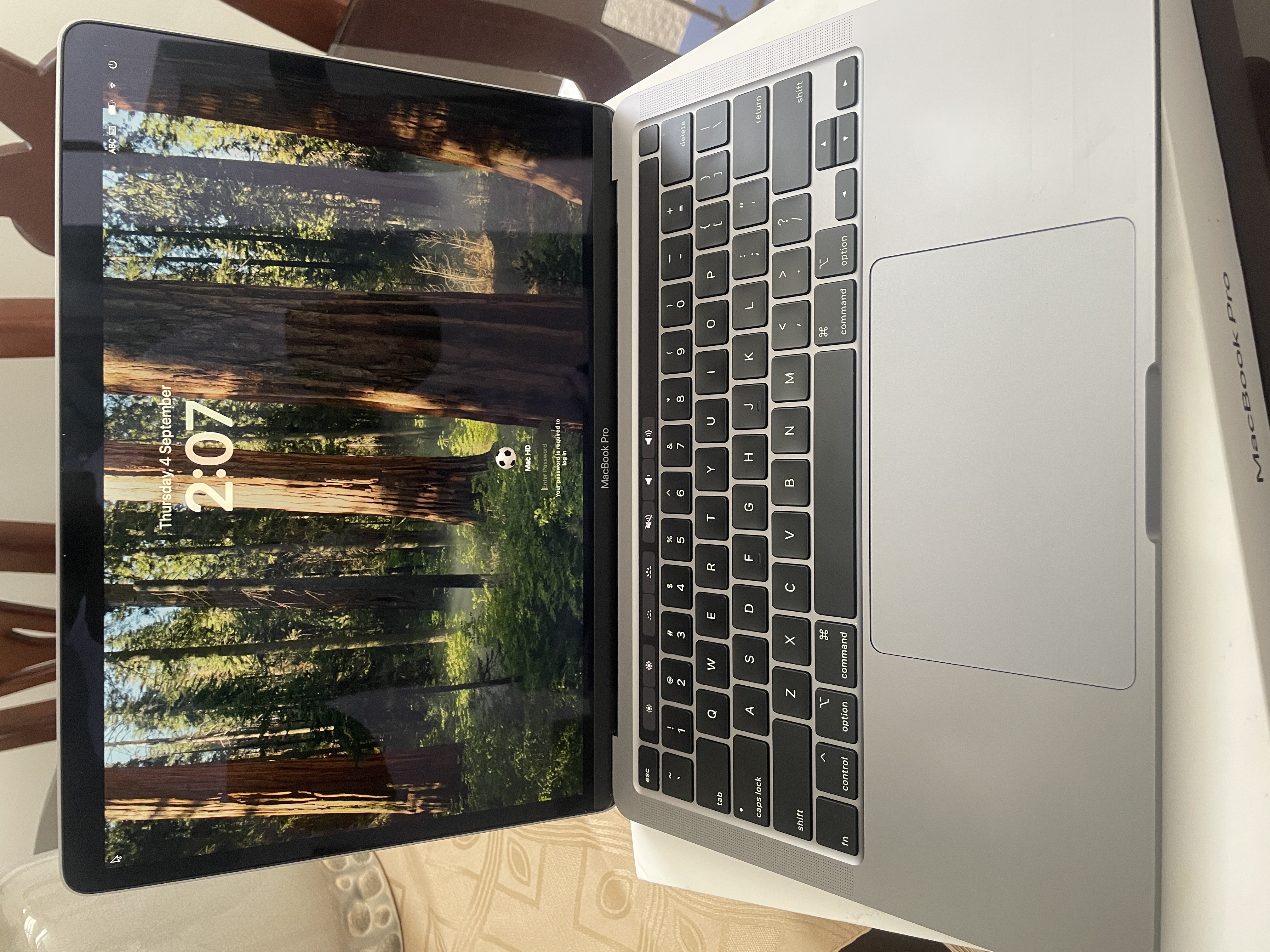 computadoras y laptops - MacBook Pro 13 2020 i5 2.0ghz, 16gb ram, 512 ssd 1