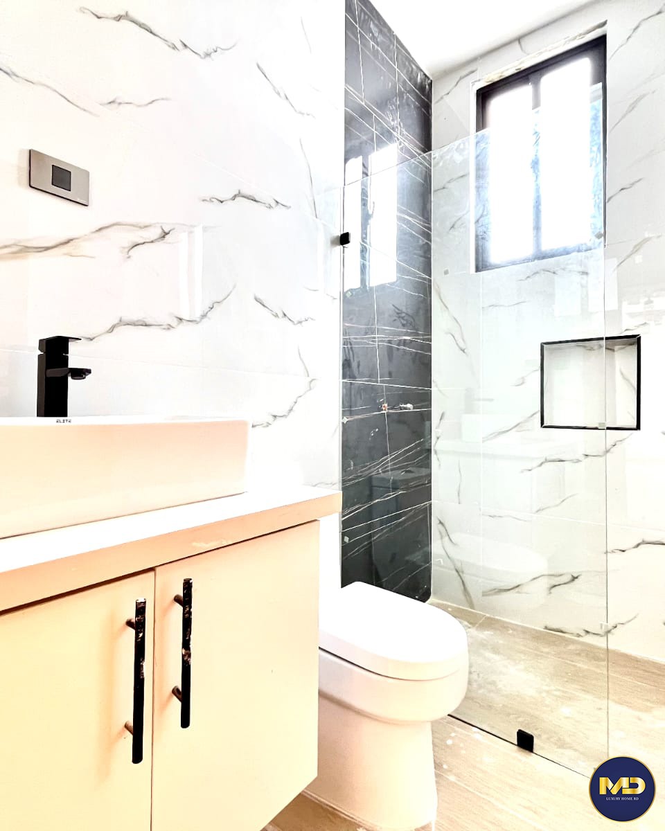 casas - Hermosa Villa con piscina y balcón ubicada en Los Pinos  8