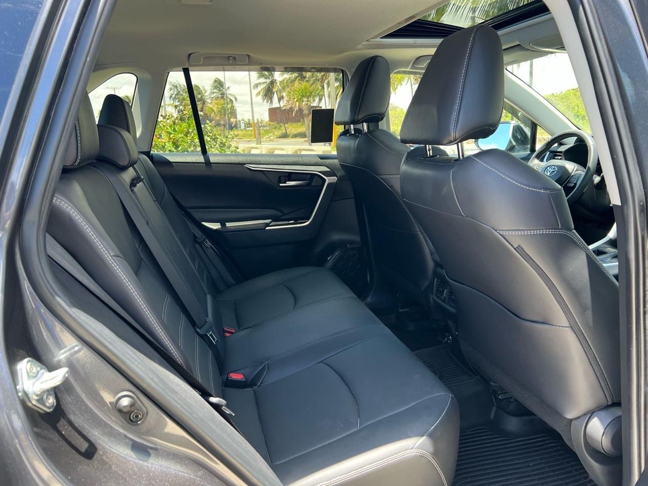 jeepetas y camionetas - TOYOTA RAV4 XLE PREMIUM 2024 RECIÉN IMPORTADA! CASI CLEAN! 0 DETALLES! NUEVAAAAA 6