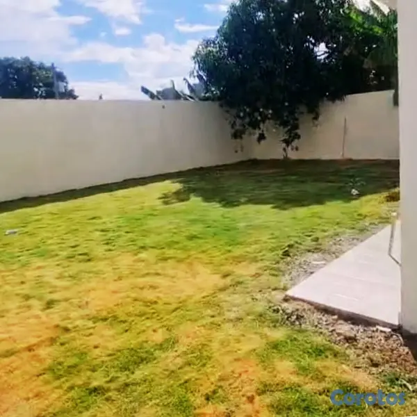 casas - VENDO casa en Av. Rep. de  Colombia detrás de La S 8