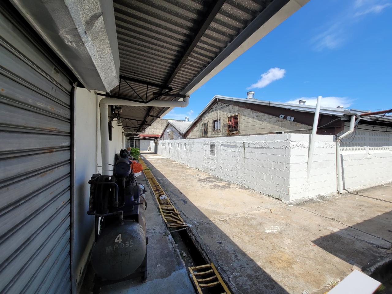 oficinas y locales comerciales - Alquiler de Nave Industrial Km 17 Autop. Duarte  1