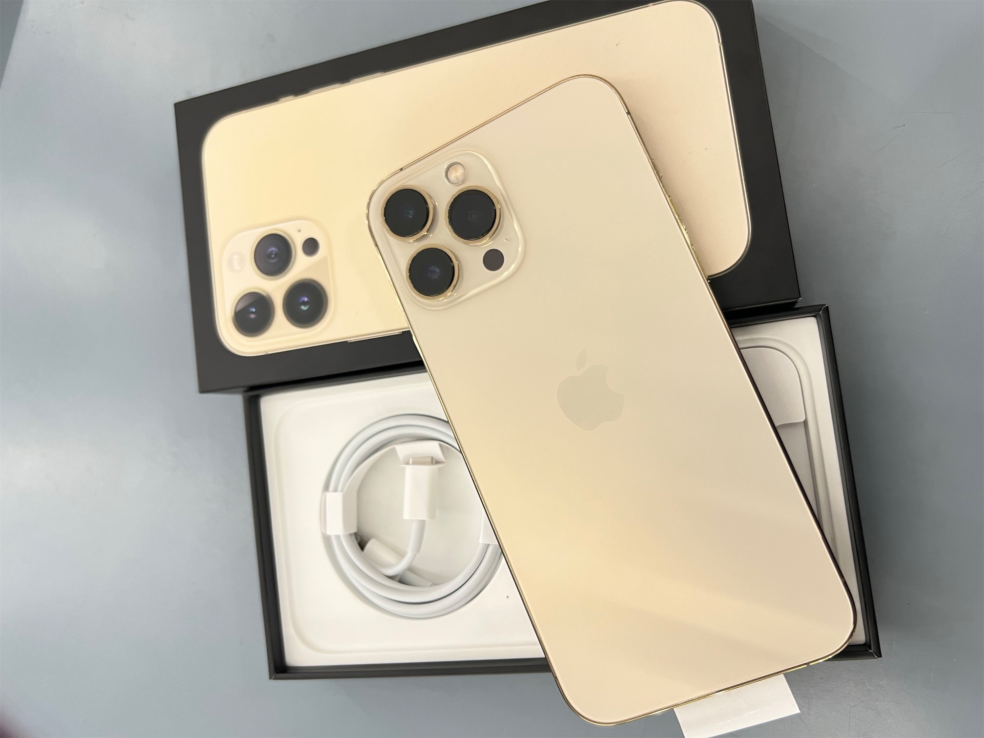 celulares y tabletas - IPHONE 13 pro max 256GB desbloqueado de fabrica 10/10