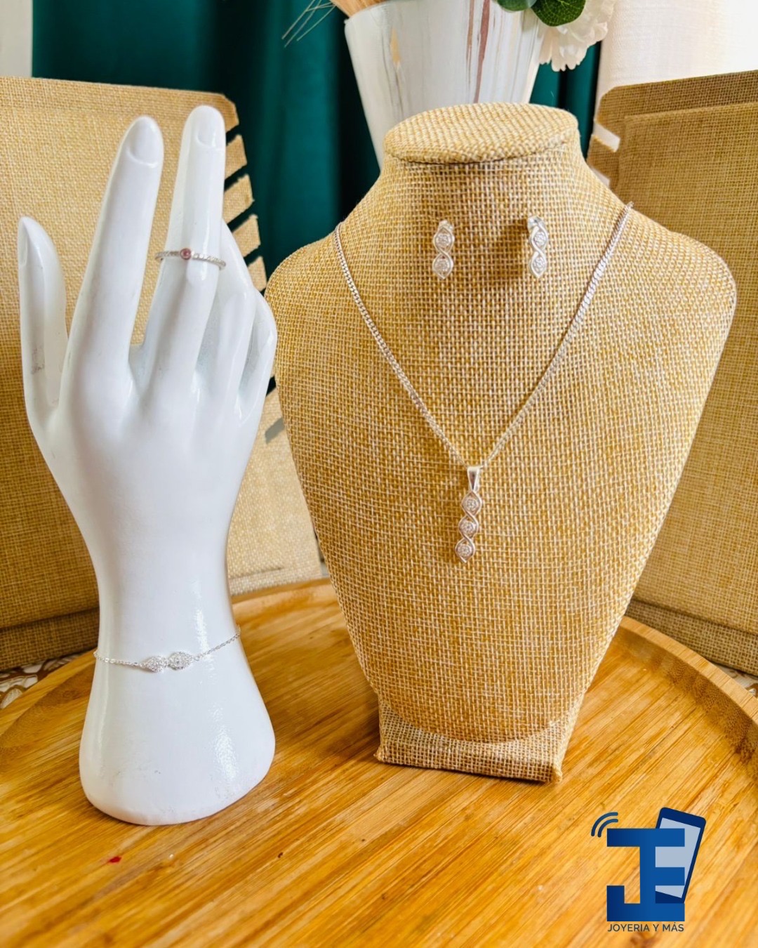 joyas, relojes y accesorios - set de Cadena,aretes y guillo. 8