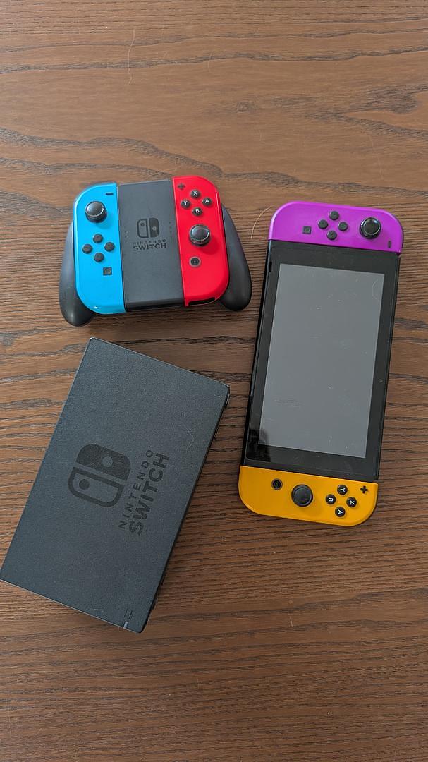consolas y videojuegos - Nintendo Switch usado con 2 controles Joy-Con, Control Pro y juego Super Smash