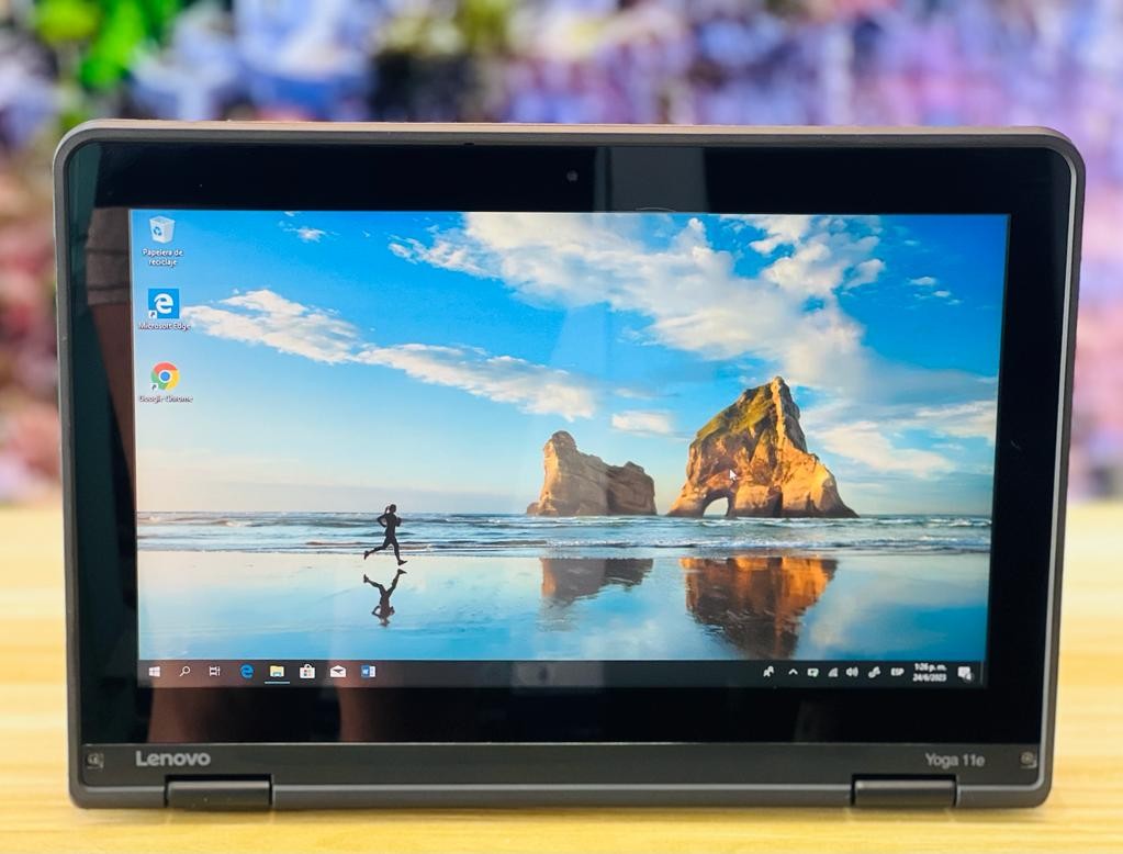 computadoras y laptops - Laptop Lenovo yoga 11e touch core i3 7ma gen 2.40GHz 8GB ram 4