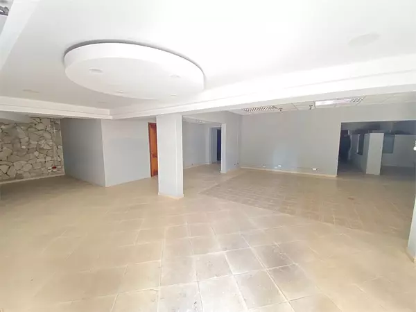 oficinas y locales comerciales - Local de 1500m dos niveles 8