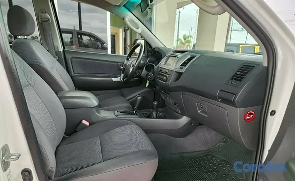 jeepetas y camionetas - 2013 Toyota Hilux SRV  2